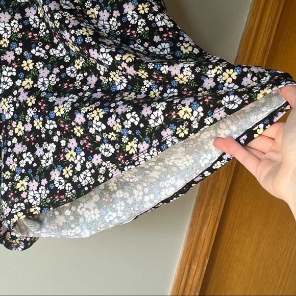 Divided H&M Black Floral Romper Size Medium - Picture 11 of 13